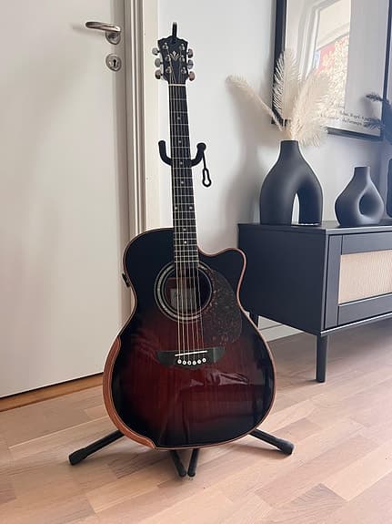 Harley Benton Electro-Acoustic Guitar + Hard Case + Support
