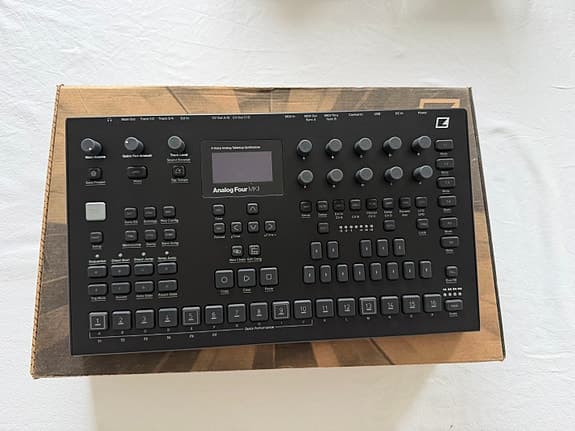 Elektron Analog Four MKII – mycket fint skick – originalkartong & kvitto