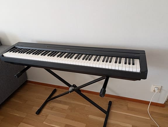 Yamaha P-45 digital piano (hämtas i Örebro) hämta i helgen för 3000