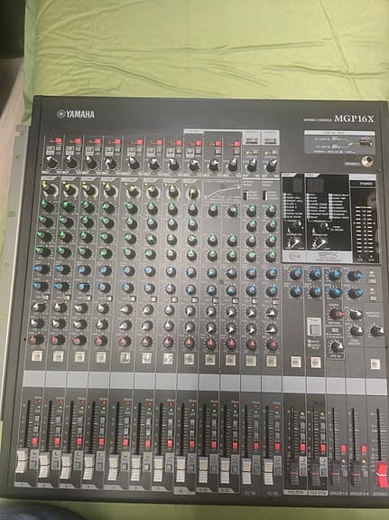 Mixer Yamaha MGP 16X