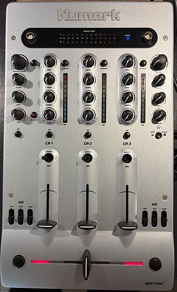 Numark Matrix 3 - DJ-mixer 3-kanals silver