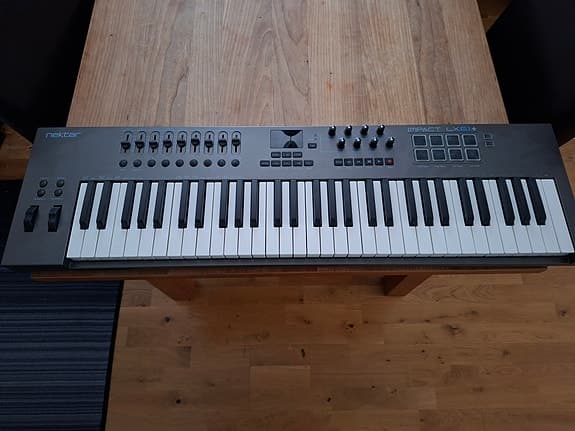 Nektar impact Lx 61+ midi keyboard