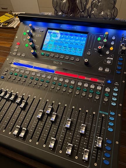 Allen & Heath SQ-5 digitalmixer med Waves kort