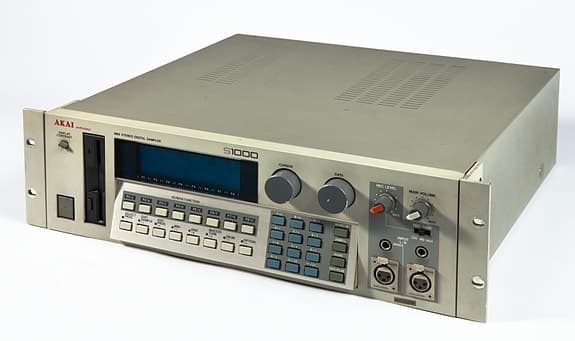 Vintage studiomoduler Akai S1000 Sampler Akai MB76 MOTU MIDI Time Piece II