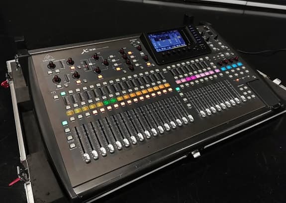 Behringer X32 med case