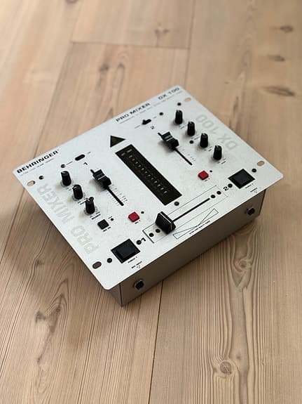 Behringer Pro Mixer DX100 – 2-kanals DJ-mixer