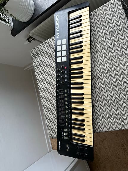 M-Audio MIDI-keyboard svart/vit