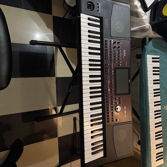 korg pa700 keyboard/synthesizer svart