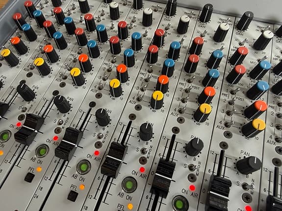 Seem Seeport, klassiskt analogt mixerbord