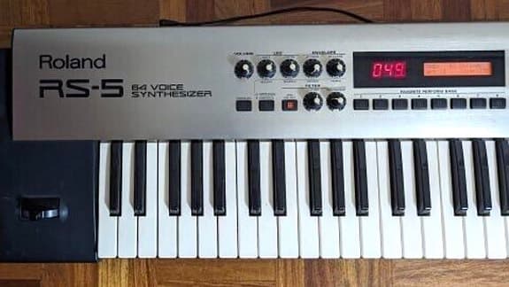 Roland SH-201 synthesizer med klaviatur