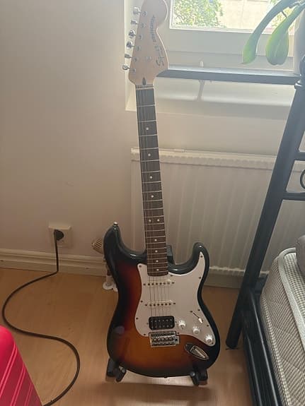 Squier Stratocaster HSS elgitarr