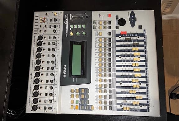 Yamaha 01V mixerbord