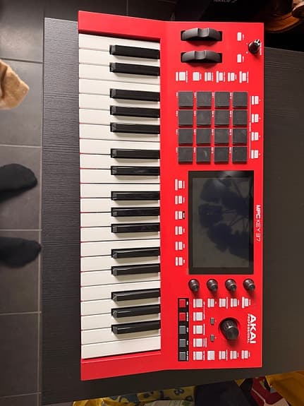 Akai MPC Key 37 röd synthesizer / workstation