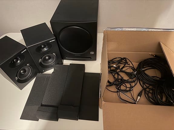 Studio monitorer och Subwoofer set med XLR Kablar och isoleringskydd