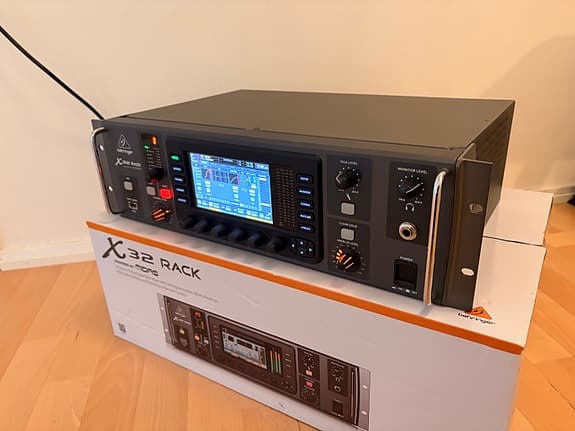 Behringer X32 Rack – mycket fint skick + originalkartong