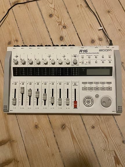 Zoom R16 portabel inspelningsstudio / mixer