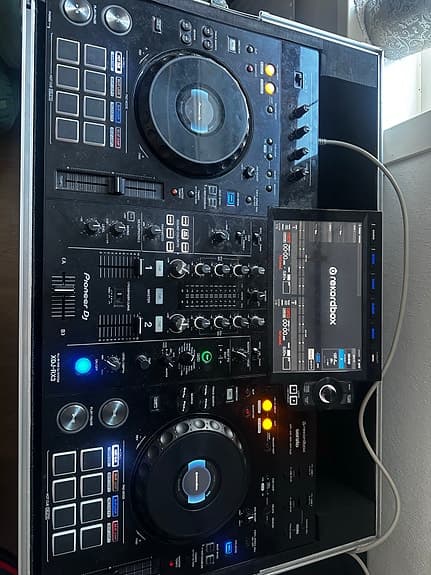 Pioneer XDJ-RX3 DJ-controller med flightcase