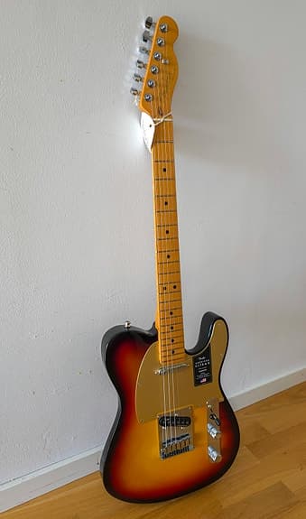 Fender American Ultra II Telecaster – Ultraburst – ospelad i nyskick