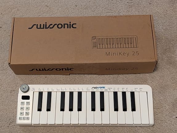 Swissonic MiniKey 25 - MIDI-keyboard med Bluetooth och tillbehör