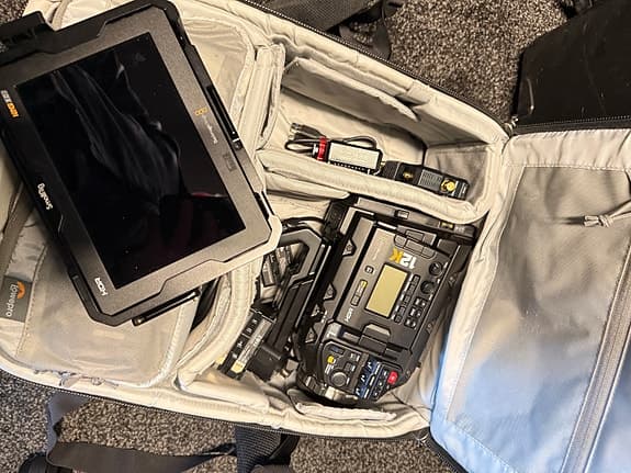 Professionell filmutrustning säljes – kamera, cineobjektiv, monitor, mm
