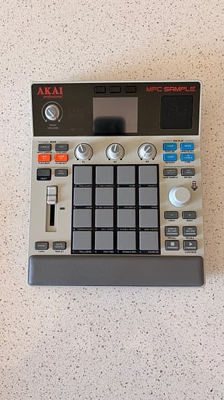 Akai MPC Sampler trummaskin