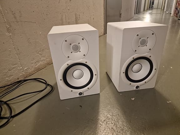 Yamaha HS7 aktiva studiomonitorer vita