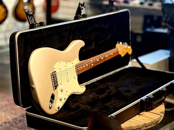 Fender American Standard Stratocaster Blizzard Pearl 2011