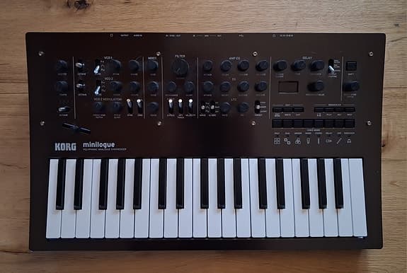Analog Korg Minilogue synt till salu