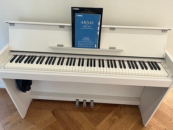 Digital piano YAMAHA ARIUS
