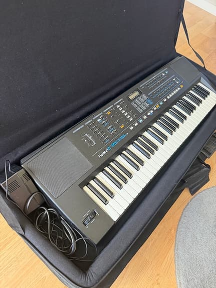 Roland E-35 synthesizer keyboard