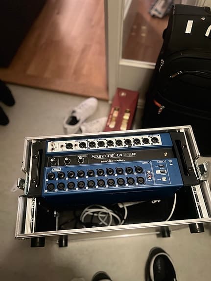 Soundcraft ui24r+Rack