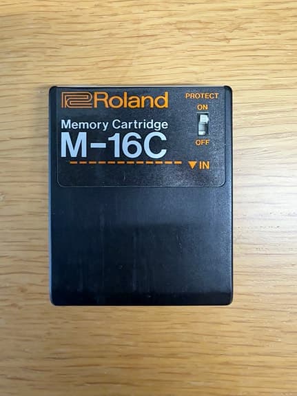 Roland M-16C Memory Cartridge svart
