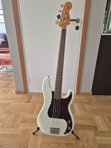 Fender Squier Classic Vibe Precision Bass elbas vit