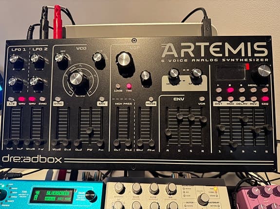 Dreadbox Artemis analog synth - nästan oanvänd