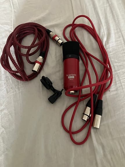 Focusrite Scarlett Studio CM25 kondensatormikrofon röd med XLR-kablar