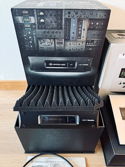 UAD-2 Satellite OCTO Thunderbolt, nyskick med kartong (paket möjligt)