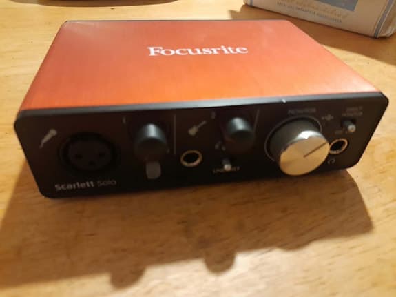 Focusrite Scarlett Solo USB-ljudkort röd