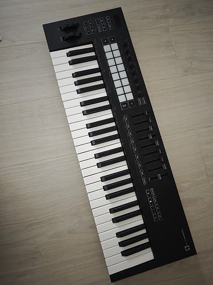 Novation launchkey 49 MK3 MIDI-keyboard svart
