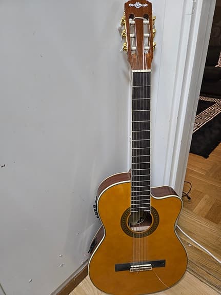 Elektroakustisk Klassisk Gitarr – Gear4music (med stämapparat)