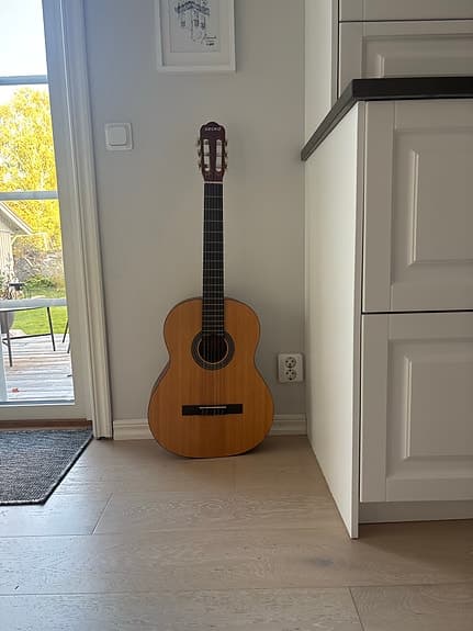 Klassisk akustisk gitarr