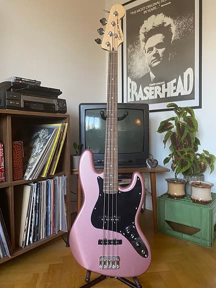 Squier Affinity Jazz Bass Rosa