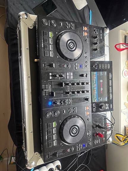 Pioneer XDJ -RR DJ-controller med mixer och flightcase