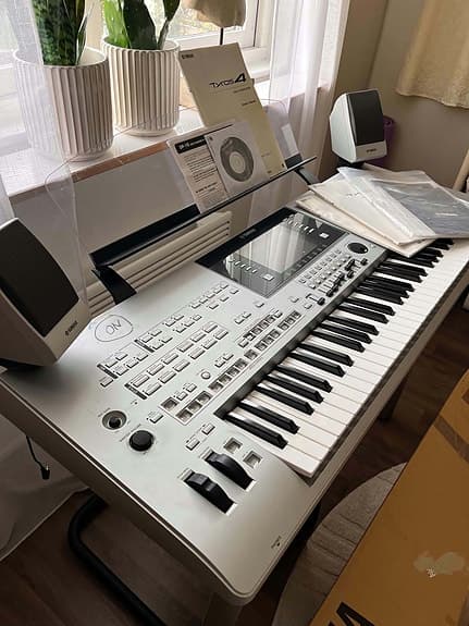 Yamaha Tyros 4 digital workstation keyboard