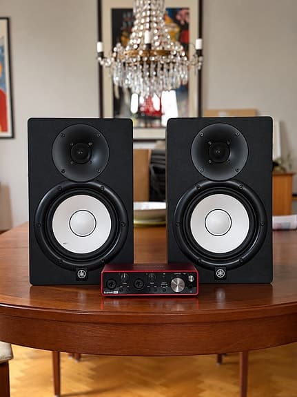 Yamaha HS7 (2 st) + Focusrite Scarlett 2i2 3rd Gen