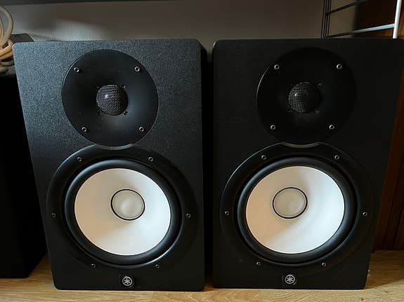 2st Yamaha HS8 aktiva studiohögtalare + strömkablar