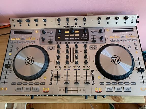 Numark 4Trak DJ- mixer, controller, ljudkort
