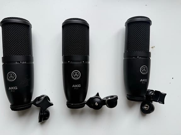 AKG kondensatormikrofon svart