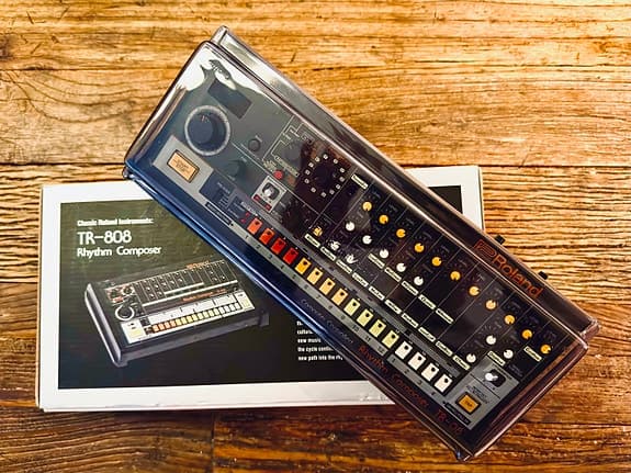 Roland TR-08 med Desksaver