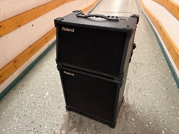 Roland SA-300 – komplett PA-system med basdel, köpt av legendaren Burken
