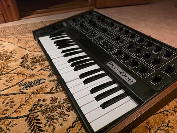 Sequential Circuits Pro-One (Model 100) – Analog synth i bra skick (220V)